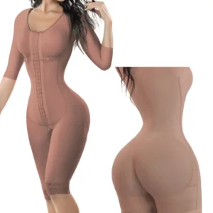 Faja a la rodilla con mangas,  copa prehormada con refuerzo  interno y cremallera perineal