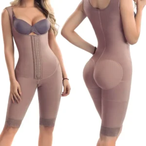 Senos libres a la rodilla con broches en hombros